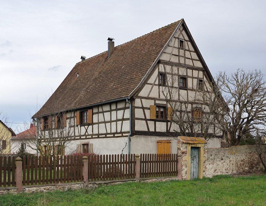 Casa colonica storica in Rue des Vignes a Niederhergheim in Alsazia