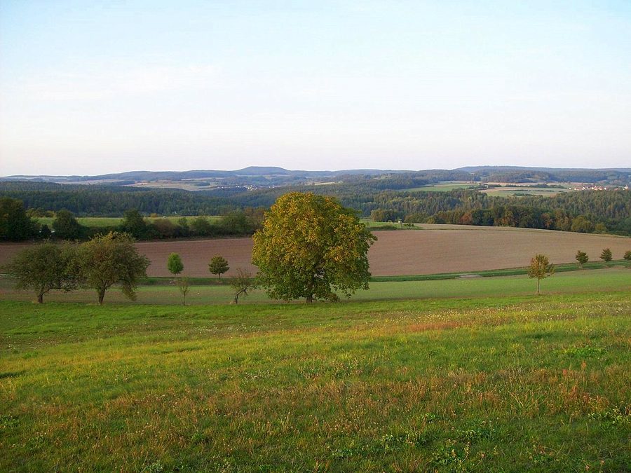Vista dal punto panoramico Hünenhügel presso Schönbach sulle Haßberge settentrionali
