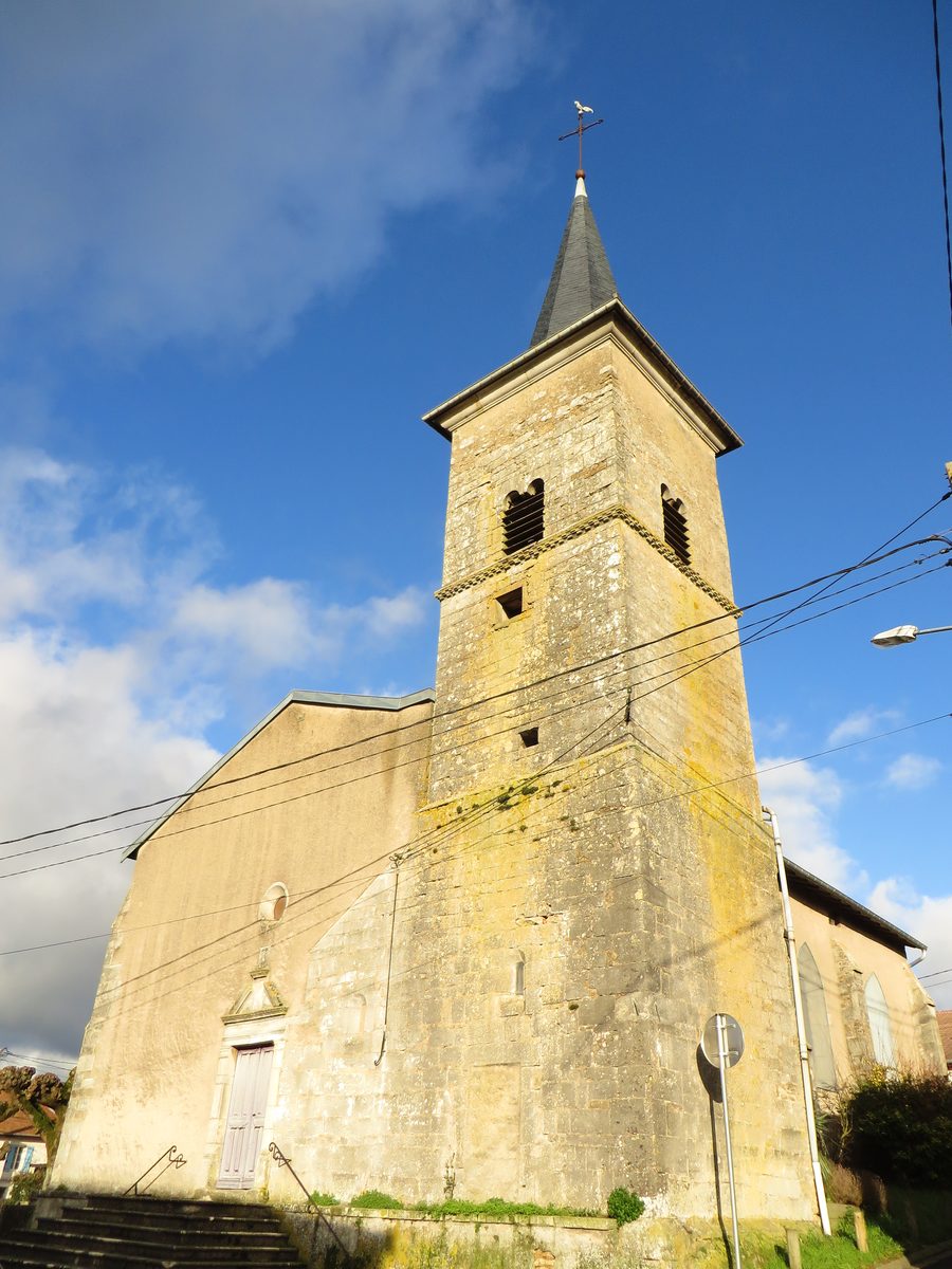 Vista esterna della chiesa del villaggio di Domèvre-en-Haye