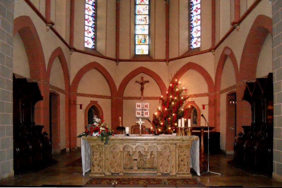 Interno della chiesa di San Giuseppe a Bocket con vista verso il presbiterio
