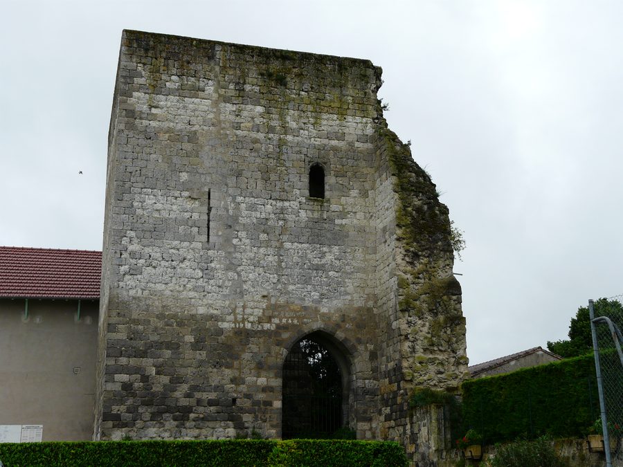 Rovine della torre d’Espiens nel Lot-et-Garonne