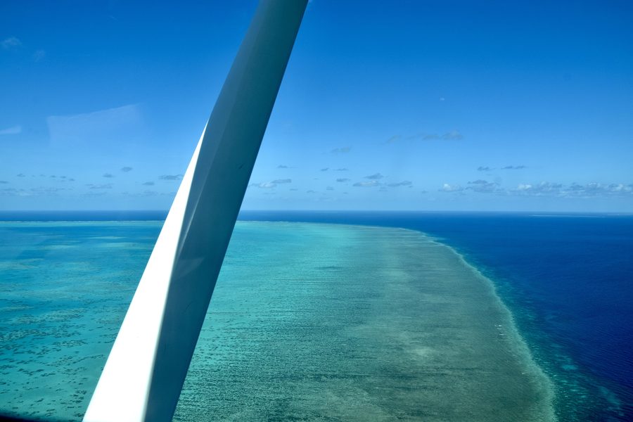 Vista aerea delle formazioni coralline nella Grande Barriera Corallina al largo del Queensland.