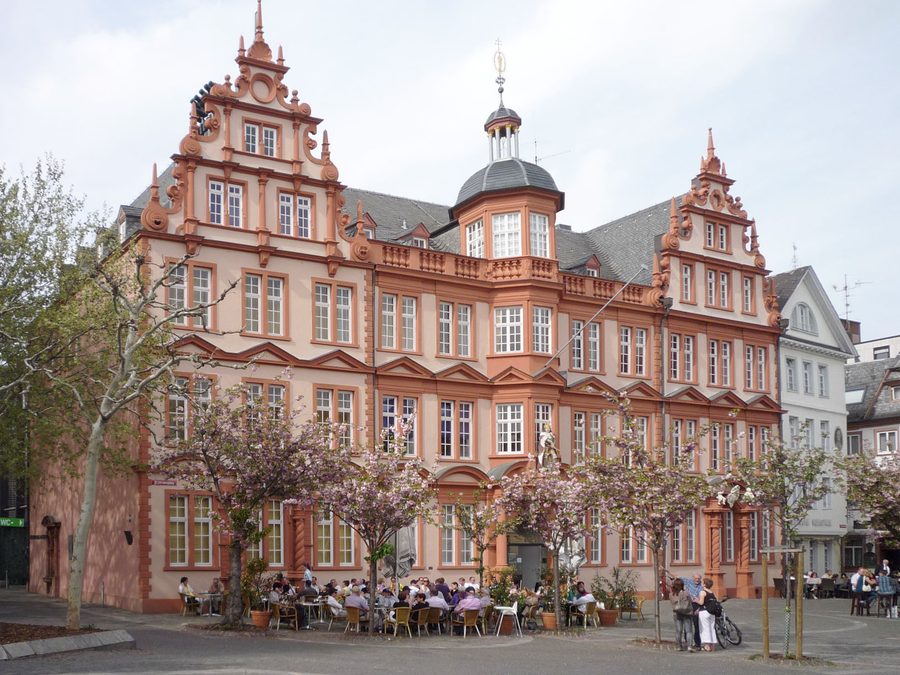 Haus Zum Römischen Kaiser con la parte più antica del Museo Gutenberg a Magonza