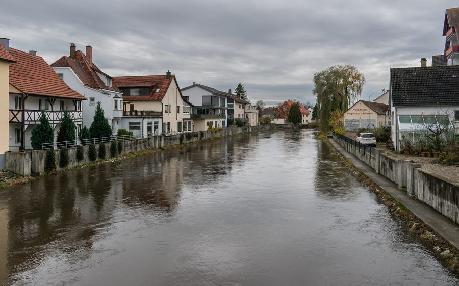 Il Danubio a Riedlingen con paesaggio sulla riva