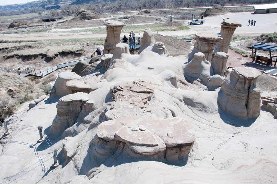 Hoodoo e paesaggio dei Badlands presso Drumheller in Alberta