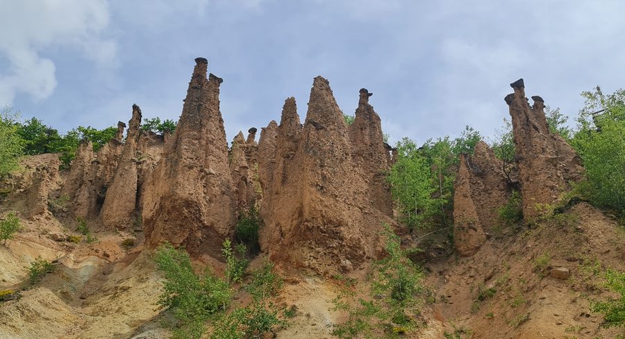 Đavolja Varoš con piramidi di terra