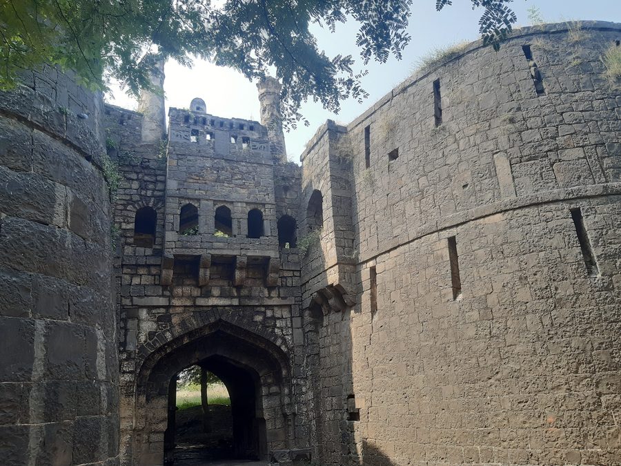 Ingresso del forte Bhuikot a Solapur, Maharashtra