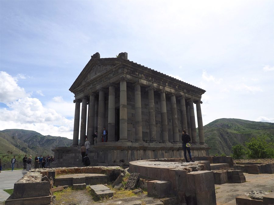 Antico Tempio di Garni con colonne di impronta classica in Armenia
