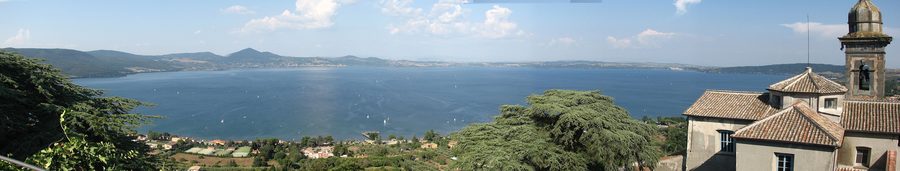 Vista panoramica del Lago di Bracciano da Castello Orsini-Odescalchi