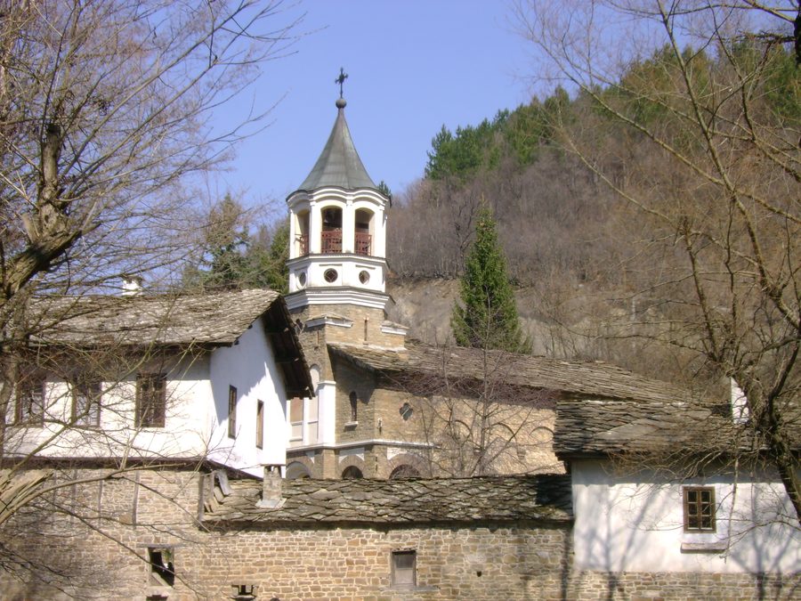 Dryanovo con patrimonio monastico e ambiente di parco naturale