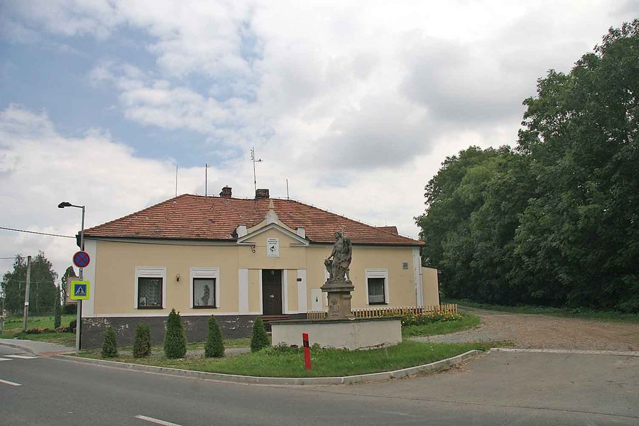 Statua barocca di san Giovanni Battista a Lubno, una frazione di Nechanice nell’Okres Hradec Králové