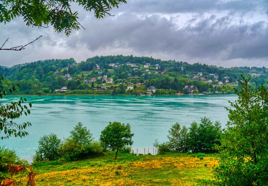 Paesaggio sul Lac d’Aiguebelette in Savoia