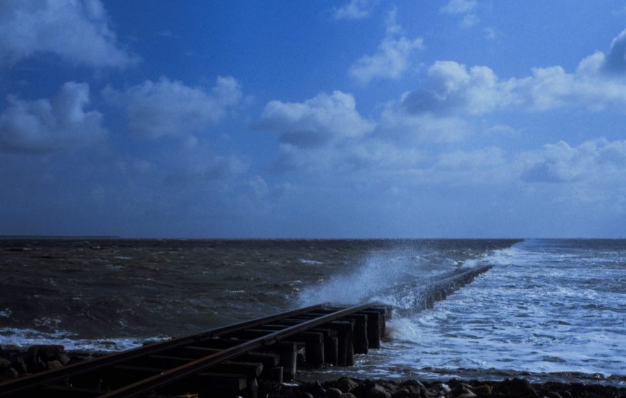Argine allagato della Halligbahn tra Dagebüll, Oland e Langeneß nel Wattenmeer