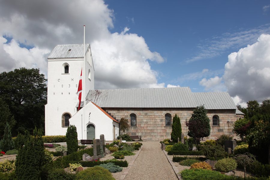 Esterno della Sulsted Kirke appena a nord di Aalborg, Danimarca