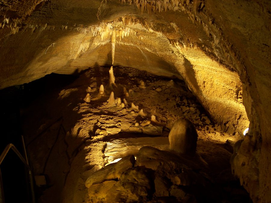 Le grotte di Koněprusy nel distretto di Beroun