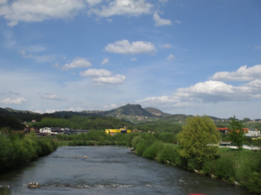 La Lašva scorre attraverso il paesaggio vicino a Vitez, nella Bosnia Centrale.