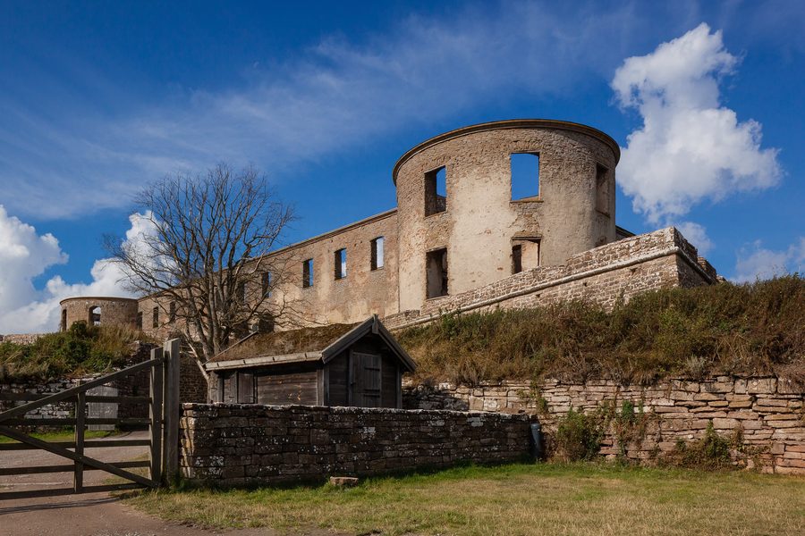 Vista frontale delle rovine del Castello di Borgholm sull'Öland