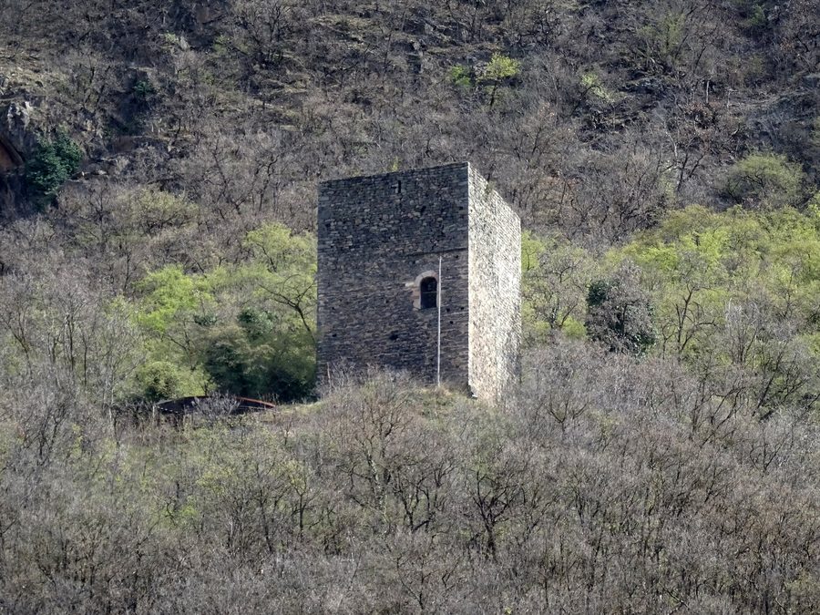 Torre Kröllturm sopra Gargazzone in Alto Adige