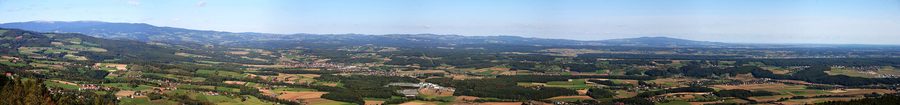 Vista panoramica sulla Stiria nord-orientale dalla Ringwarte sul Ringkogel presso Hartberg