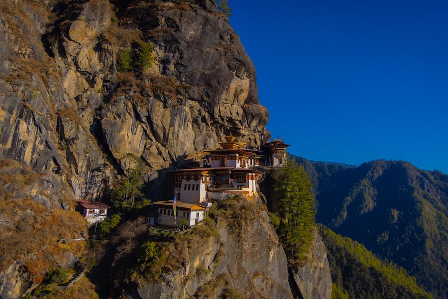 Monastero di Taktsang sopra la valle di Paro