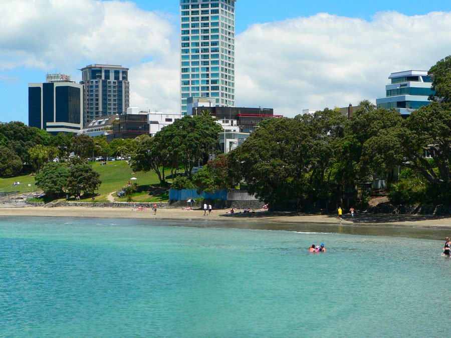 Takapuna Beach sulla North Shore di Auckland.