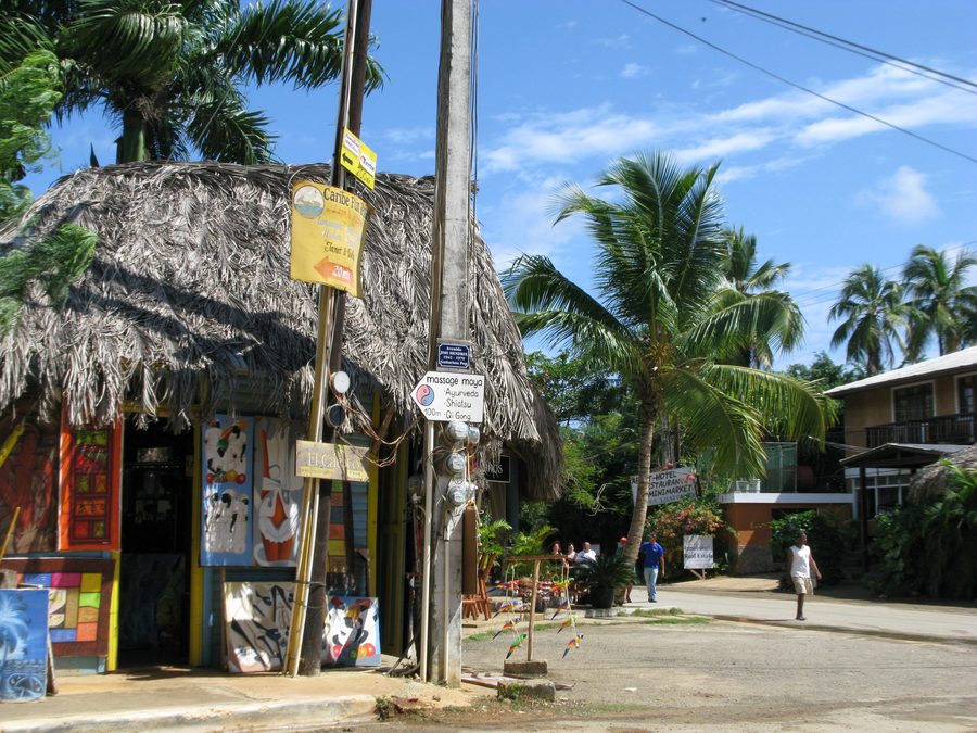 Incrocio nel paese di Las Galeras, Samaná, Repubblica Dominicana