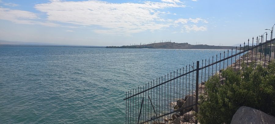 Paesaggio presso il bacino del Mare Tagico in Tagikistan