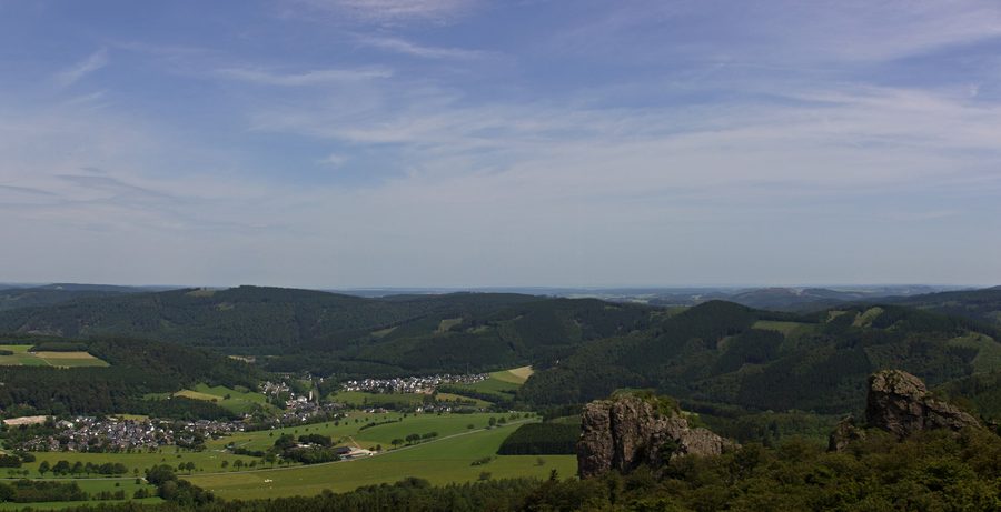 Vista dal Feldstein su Elleringhausen, Bornstein e Goldstein nel Sauerland