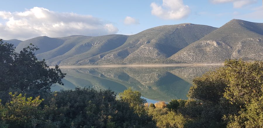 Paesaggio presso il lago Paralimni nei dintorni di Skroponeria
