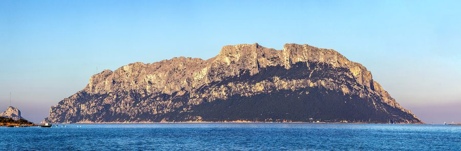 Isola di Tavolara vista da Porto Istana