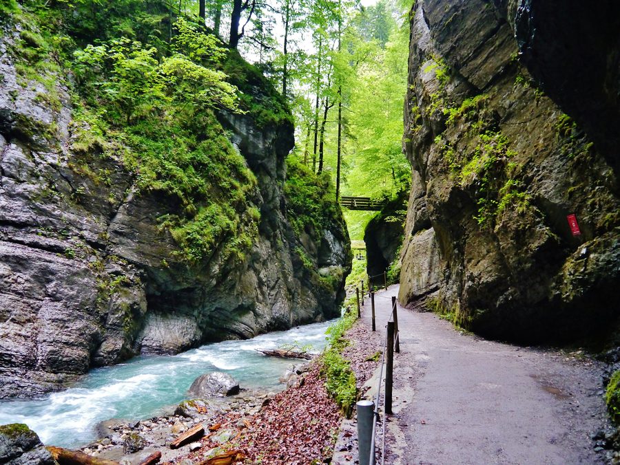 Pareti rocciose e corso d'acqua nella Partnachklamm presso Garmisch-Partenkirchen