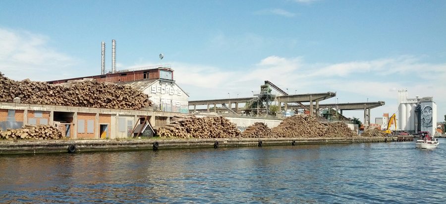 Porto interno di Næstved con industria del legno