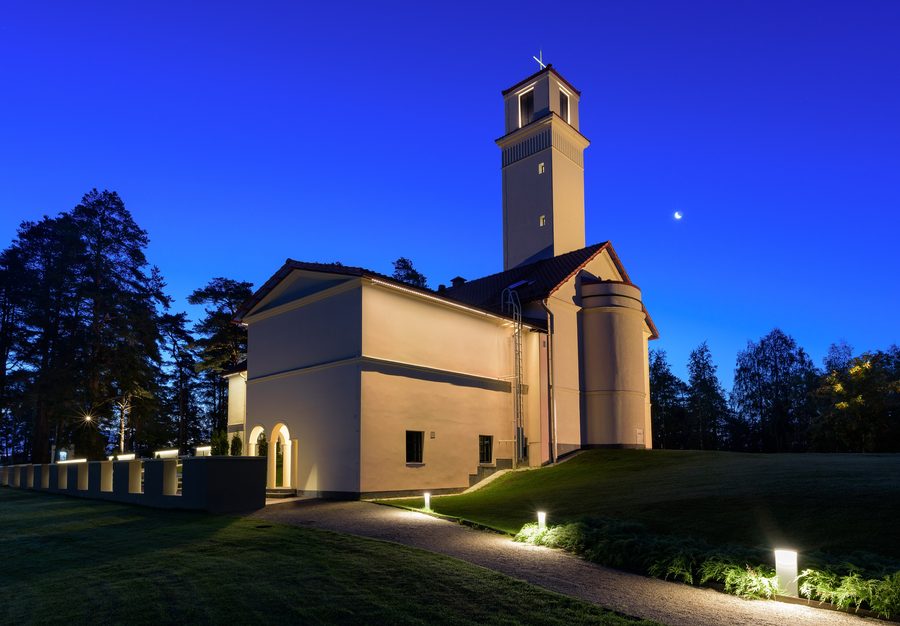 Vista esterna della chiesa di Muurame in Finlandia