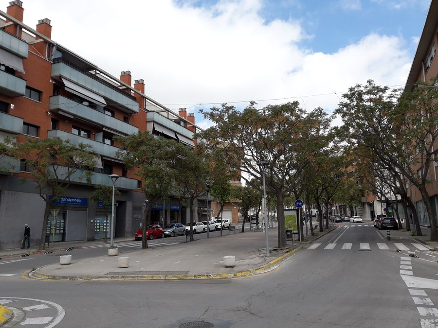 Passeig del Comte Vilardaga nel quartiere Mas Lluí di Sant Feliu de Llobregat