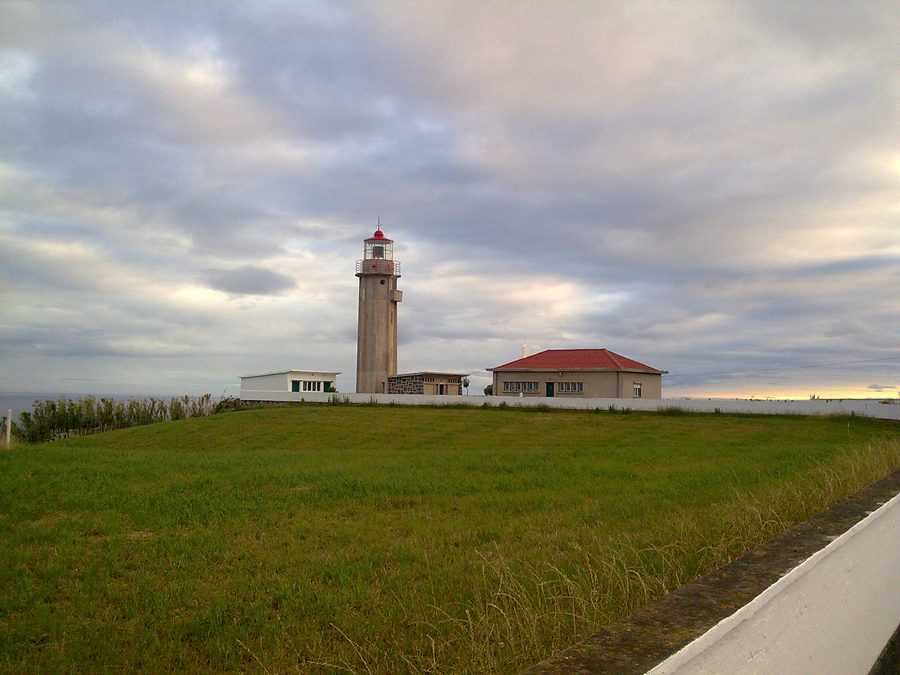 Farol de Ponta Garça sulla costa di São Miguel nelle Azzorre