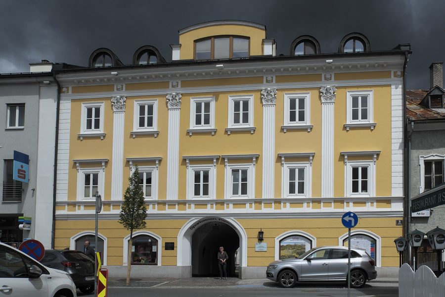 Edificio nella piazza del paese a Radstadt nel Land Salisburghese