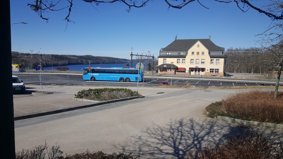 La stazione ferroviaria di Ed accanto al Lago Stora Le in Svezia