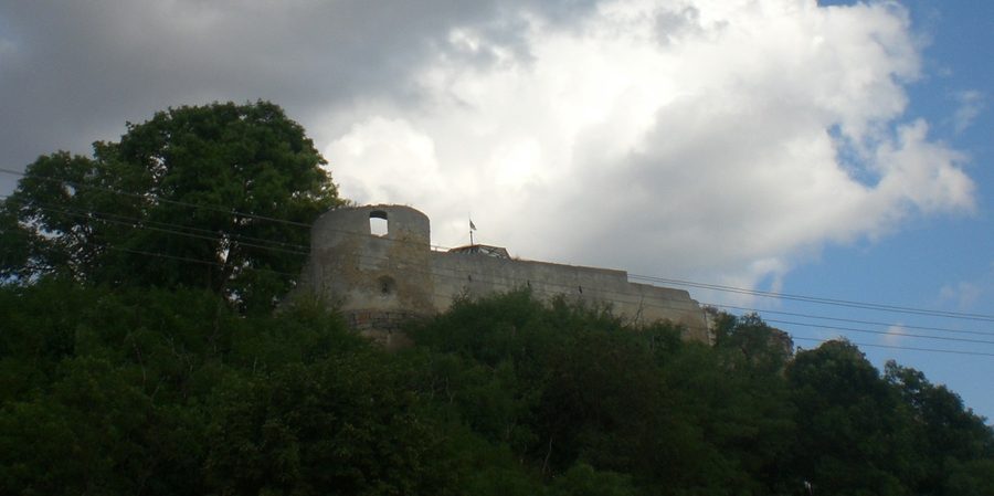 Rovine del castello a Iłża, Polonia