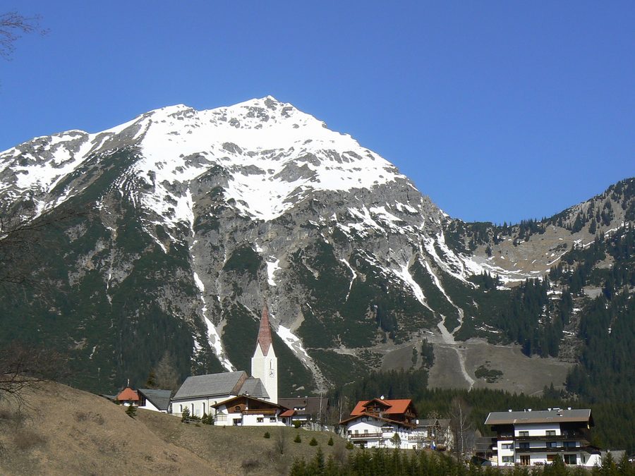 Paesaggio montano presso Berwang in Tirolo con il Thaneller