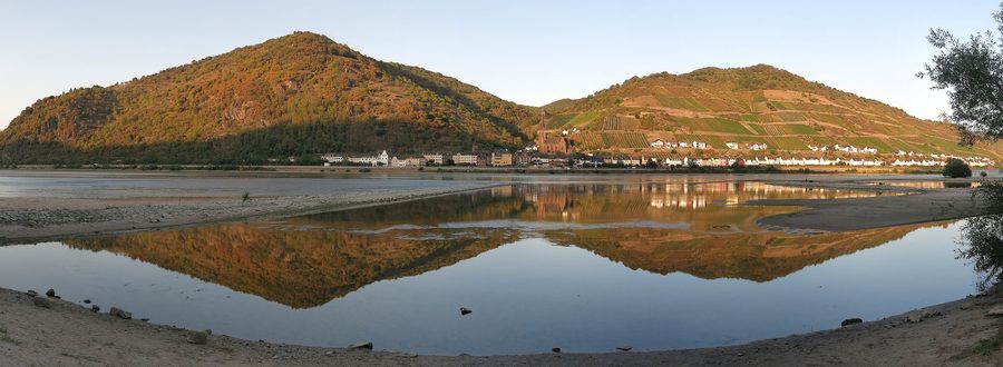 Vista panoramica sul Reno verso Lorchhausen al tramonto