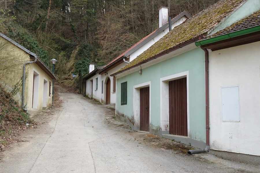 Strada delle cantine Kellerweg sullo Ameichberg a Hilpersdorf presso Traismauer