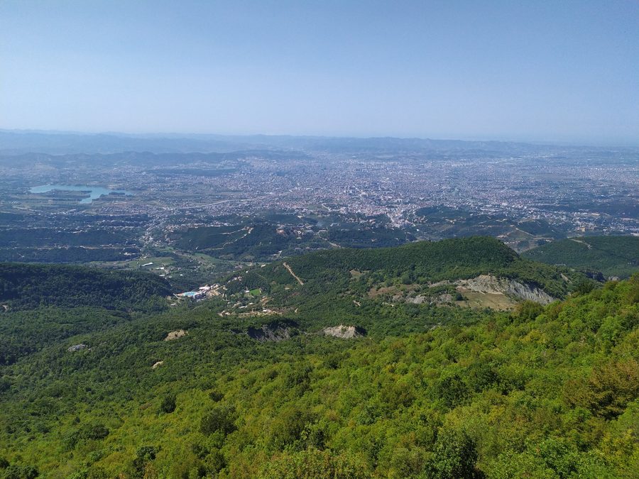Vista di Tirana dal Monte Dajti.