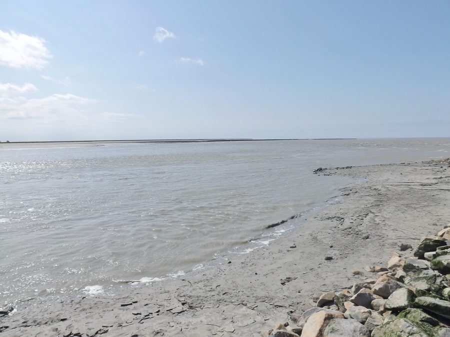Baia del Mont-Saint-Michel con l'alta marea in arrivo