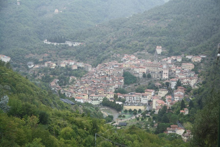 Vista su Pigna nella provincia di Imperia, Liguria