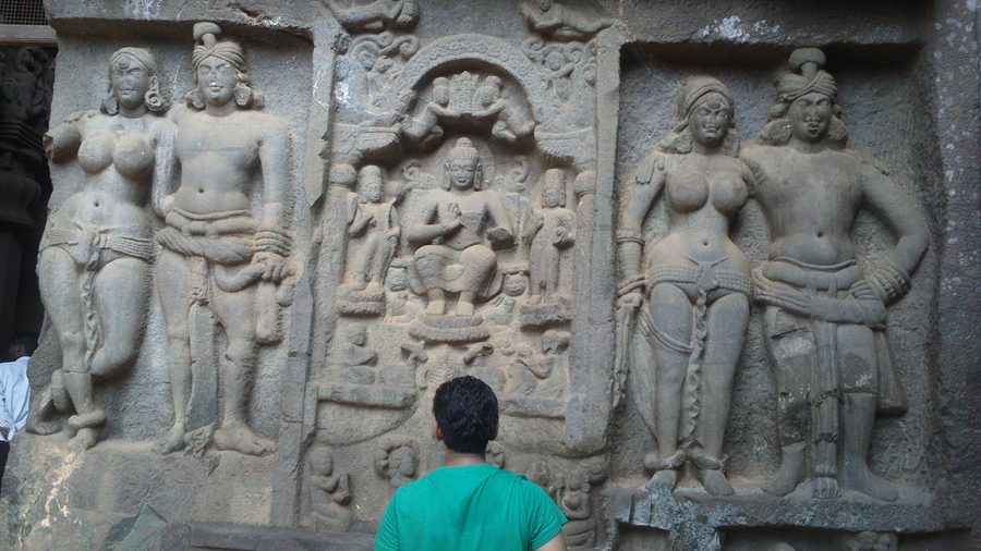 Facciata delle grotte buddhiste di Karla vicino a Lonavala nel distretto di Pune