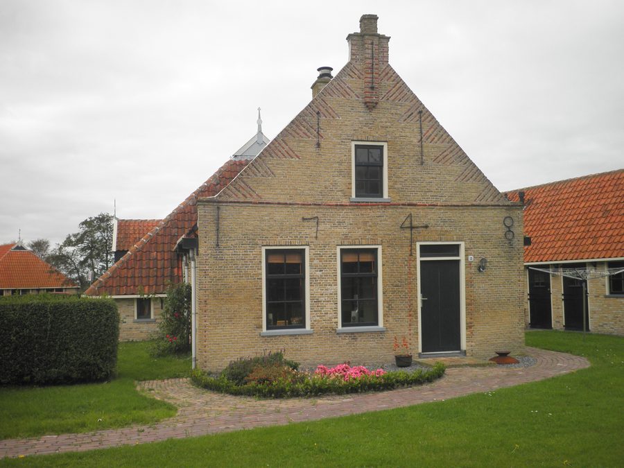 Fattoria a Lies su Terschelling con ancoraggi di facciata che formano l'anno 1648
