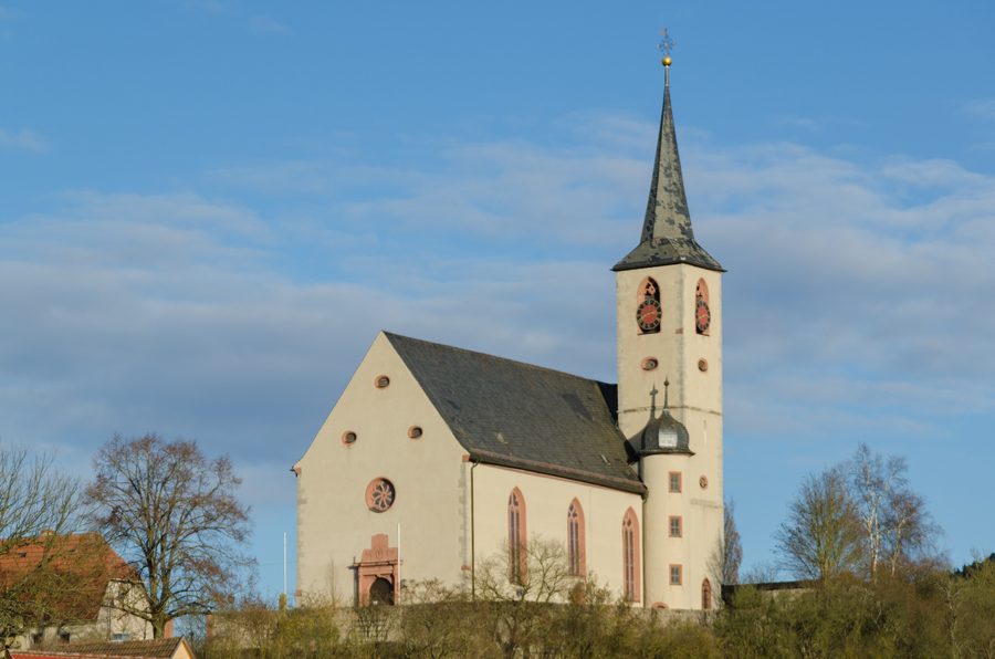 Vista esterna della chiesa parrocchiale cattolica di San Pietro e San Marcellino a Eußenheim