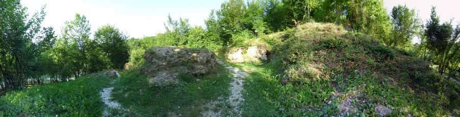 Resti archeologici nel Parco archeologico e turistico di Ravne presso Visoko