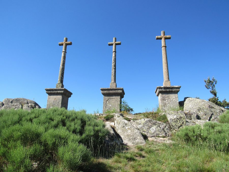 Croce in pietra del calvario di Montregard