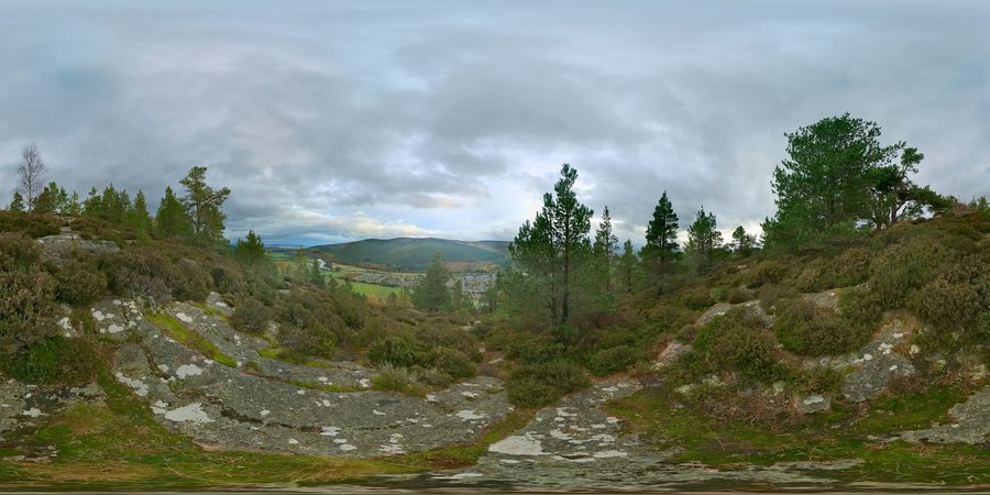 Vista panoramica da Craigendarroch su Ballater e il River Dee nell'Aberdeenshire